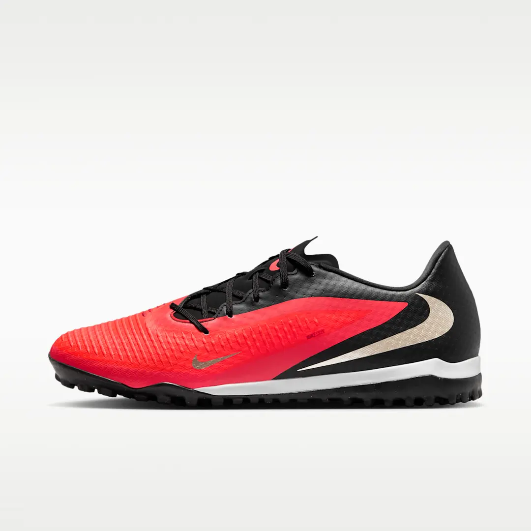 Nike Phantom 6 Low Academy football boot